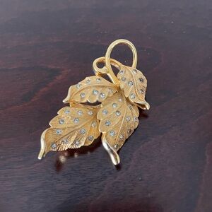 Peninno signed vintage leaf brooch
